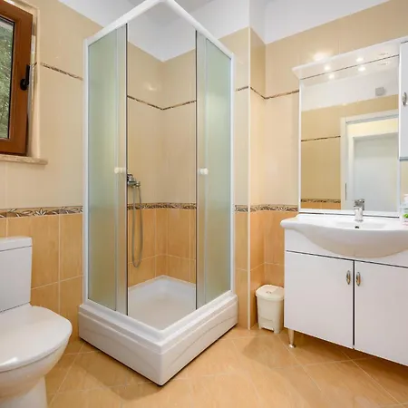 Three-bedroom In Tinjan