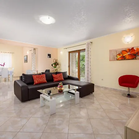 Three-bedroom In Dom wakacyjny