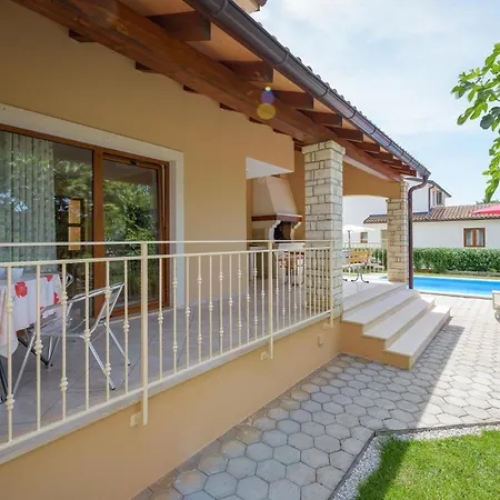 Three-bedroom In Tinjan