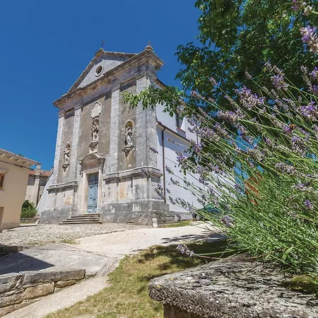 Three-bedroom In Prázdninový dům