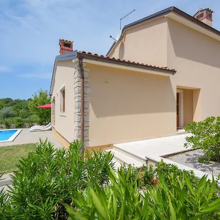 Three-bedroom In Prázdninový dům *