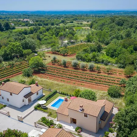 Three-bedroom In Tinjan