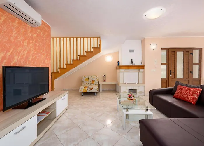 Three-bedroom In Tinjan