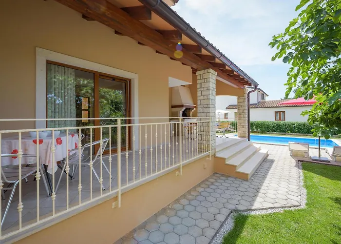 Three-bedroom In Tinjan