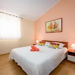 Three-bedroom In Prázdninový dům Tinjan