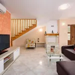 Three-bedroom In Tinjan