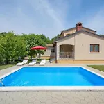 Three-bedroom In Prázdninový dům