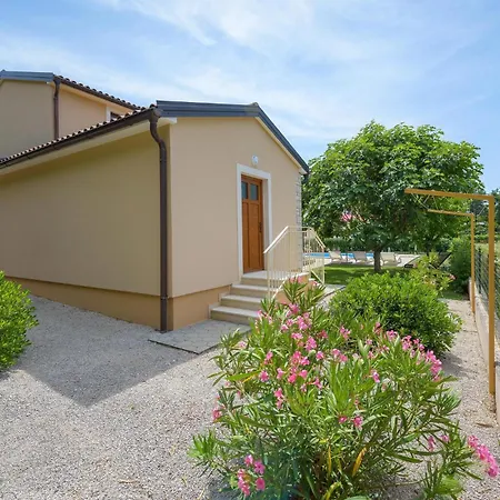 Holiday home Lovely In With Wifi Tinjan