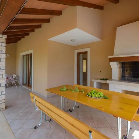 Holiday home Lovely In With Wifi Tinjan
