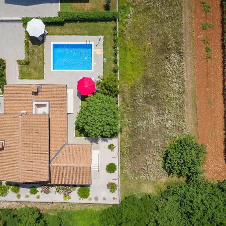 Three-bedroom In Tinjan