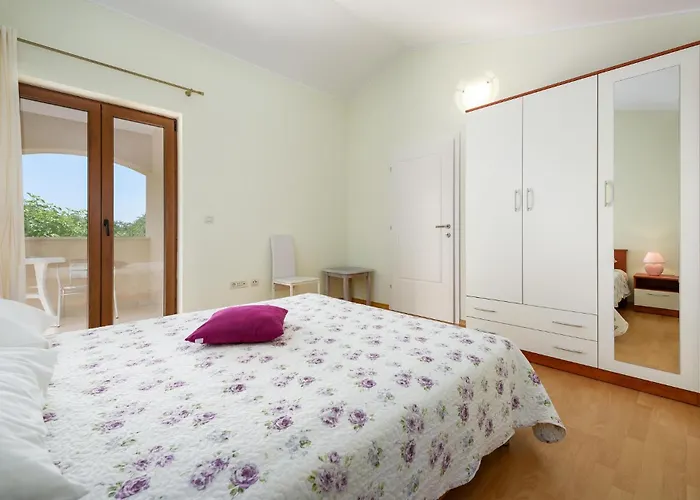 Three-bedroom In Holiday home *