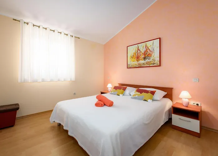 Three-bedroom In Holiday home Tinjan