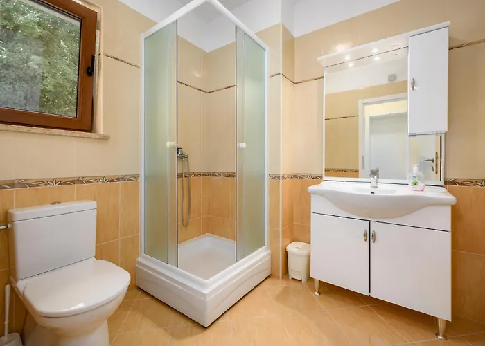 Three-bedroom In Tinjan
