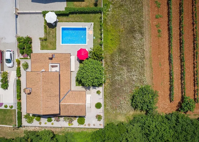 Three-bedroom In Tinjan